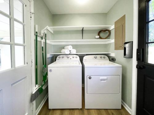 Fenced-In 4 BR 2mi North Hills, Garage, Storage