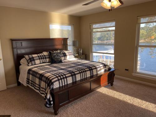 5 Bedroom on Lake of the Ozarks - image 7