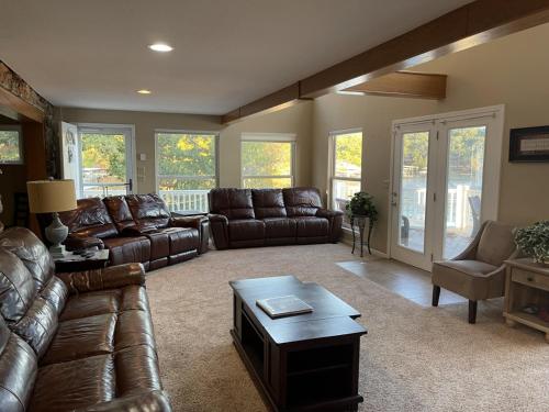 5 Bedroom on Lake of the Ozarks - image 9