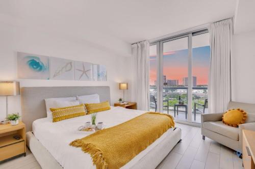 Amazing Pool - Balcony - Gym - Near Beach in Hallandale Beach, USA