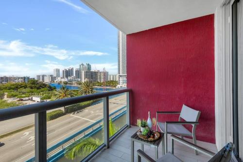Modern Condo - Amazing Pool - Gym - Balcony in Hallandale Beach, USA