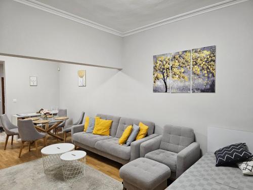 Spacious Aristocratic Apt. with a Colourful View, Sofia (photo 7)