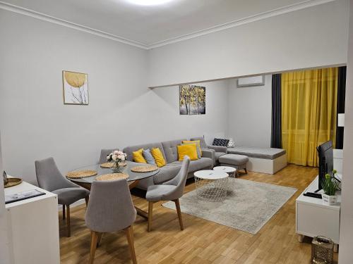 Spacious Aristocratic Apt. with a Colourful View, Sofia (photo 6)