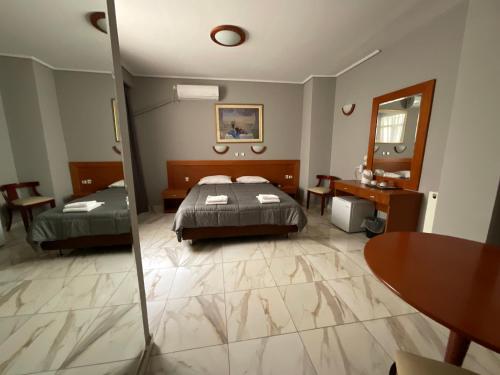 Piraeus Acropole Hotel – Piraeus, PA