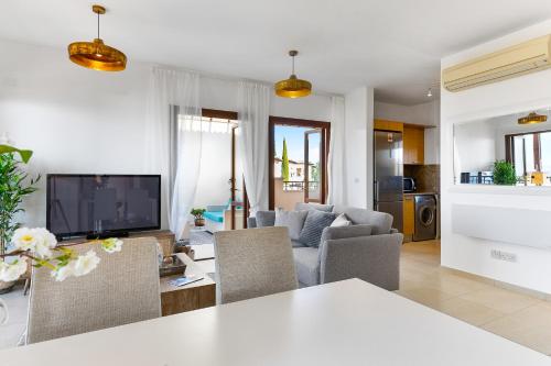 1 bedroom Apartment Pyrgos with beautiful sea and sunset views, Aphrodite Hills Resort