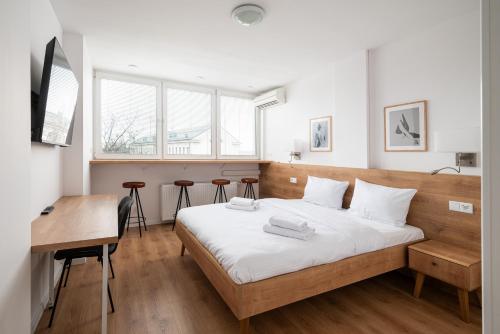 Krasiński Garden Comfort Apartment by BookingHost, Warschau