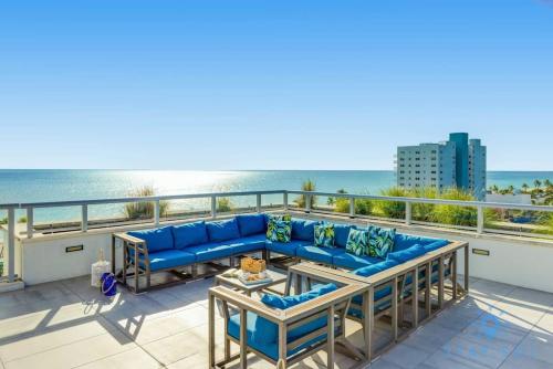Rooftop Pool+ Hot Tub|Hollywood Beach Boardwalk