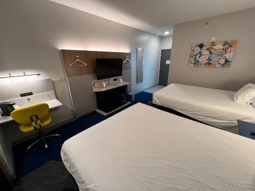 Microtel Inn & Suites by Wyndham Charlotte/Northlake - image 11