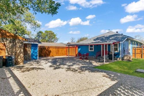 Stockyards-3/4 mile away!-Sleeps 8-Americana House in Fort Worth, USA