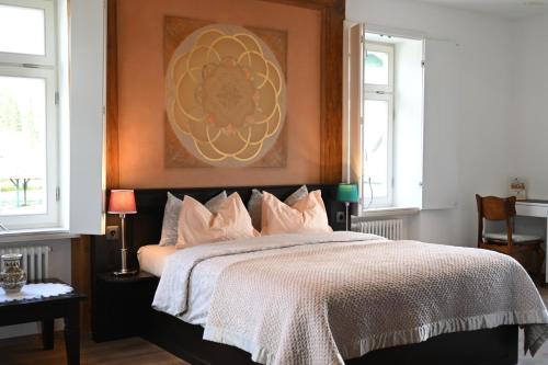 Deluxe Double Room with Balcony image 10
