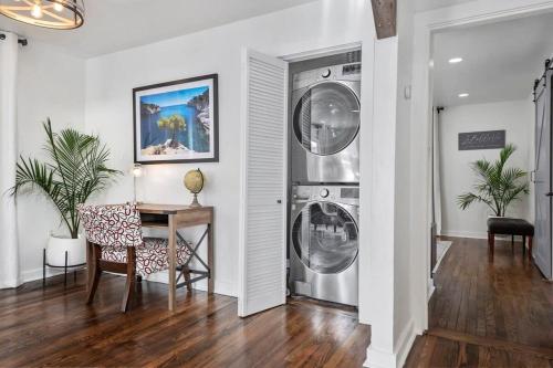 La Belle Vie lovely suite with hot tub & firepit in Fredericksburg, USA