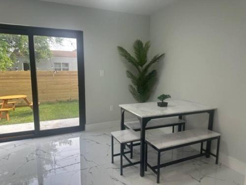 Luxe 3bed 3 bath minutes from Wynwood & design art district in Miami, USA