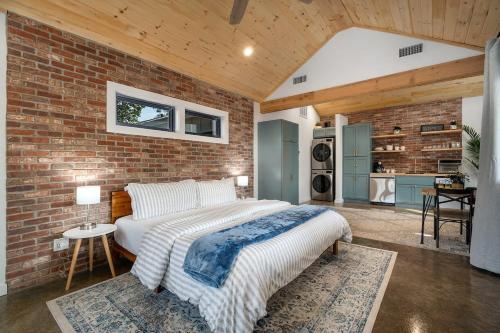 Petit Paradis Studio with hot tub
