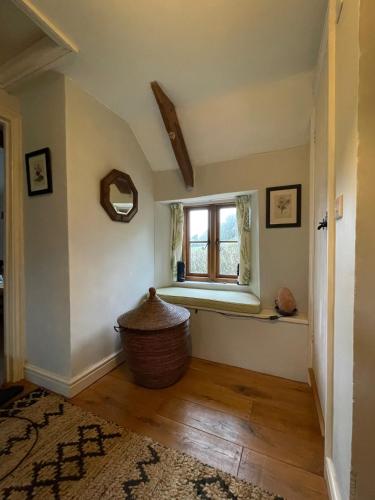 Picturesque Family Cottage near Totnes