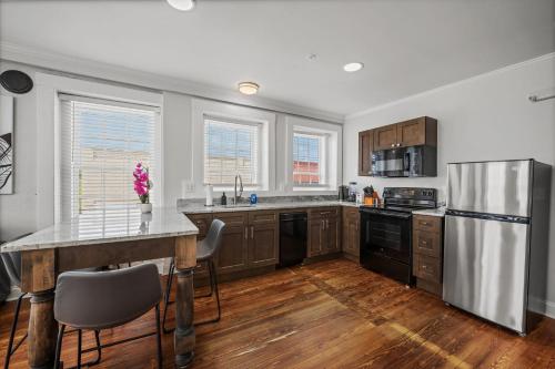 Stylish Loft Steps Away from Main Street in Conway, USA