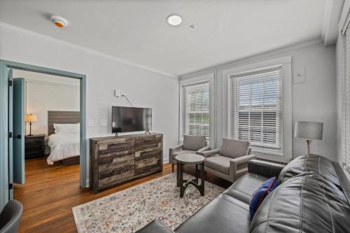 บริการและสิ่งอำนวยความสะดวก, Stylish Loft Steps Away from Main Street in คอนเวย์ (SC)