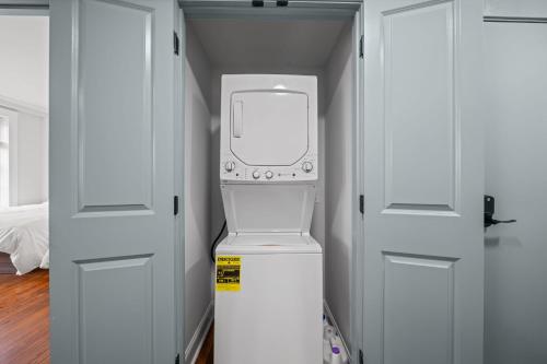 Stylish Loft Steps Away from Main Street in คอนเวย์ (SC)