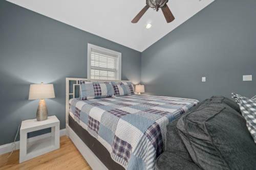 Sunset Cove Lakefront Luxury Lodge with Private Dock Sunset Cove Lakefront Luxury Lodge with Private Dock