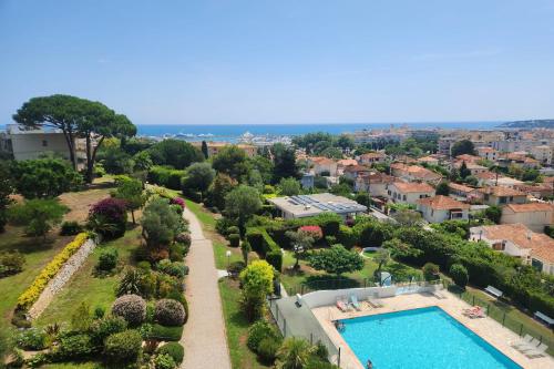 Le Valençay 2 bedroom apartment with a breathtaking view pool parking - Location saisonnière - Antibes