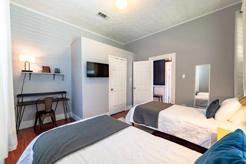 Galveston Victorian Walk to the Strand and Beach - image 3