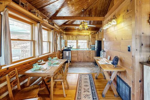 Lake Lucerne - Treehouse Cabin #01 in Eureka Springs, USA