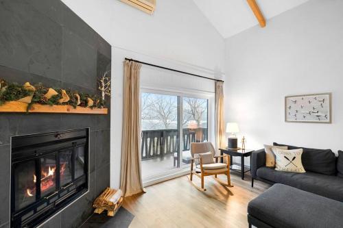 Cozy & Simple Condo with Views of Mont-Tremblant