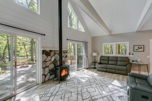 A-Frame Cabin with a Game Room Across From Big Star Lake Boat Launch