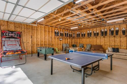 A-Frame Cabin with a Game Room Across From Big Star Lake Boat Launch