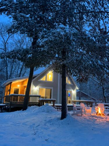 A-Frame Cabin with a Game Room Across From Big Star Lake Boat Launch