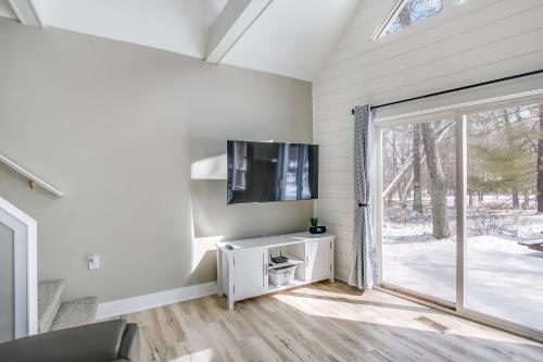 A-Frame Cabin with a Game Room Across From Big Star Lake Boat Launch