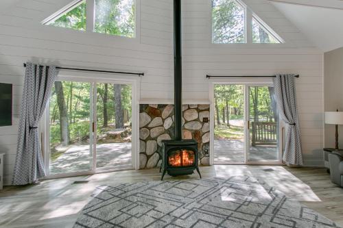 A-Frame Cabin with a Game Room Across From Big Star Lake Boat Launch