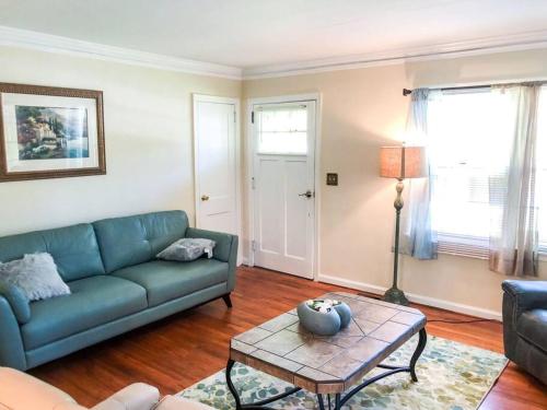 Entire Comfy Home Near ATL airport -Two Bedrooms in Atlanta, USA