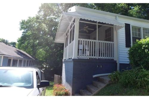 Entire Comfy Home Near ATL airport -Two Bedrooms in Atlanta, USA