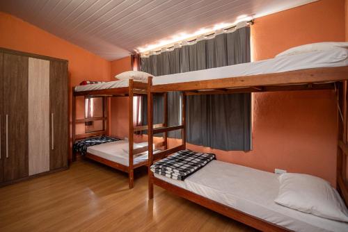 1 bunk bed