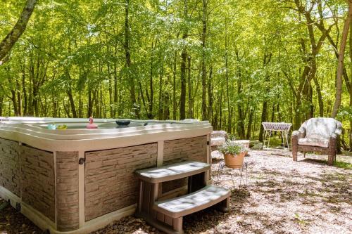 Chestnut Tree Lodge - Modern Wooded Escape