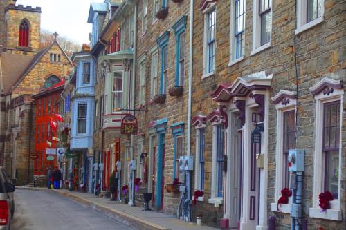 Skypine Lodge - Log Lodge Atop the World