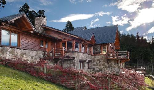 Stunning Lake Front House in San Carlos de Bariloche - Accommodation