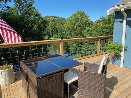 Lake of Egypt Natures Way Getaway Lakefront Home in Goreville, USA