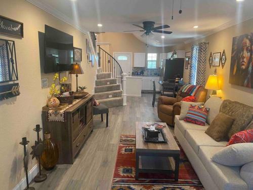 StockYards-BBobs-4mins! GrayLee House.4-Bedrooms in Fort Worth, USA