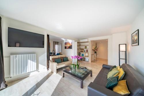 Wonderful 3 bedroom in the heart of Cannes - image 3