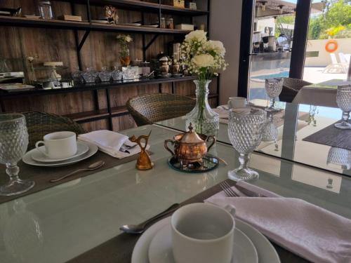 Hotel Oasis-Dream Holidays - La Petite France in San Bernardino