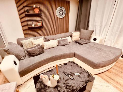 Cologne LUXE Living: Opulent Elegance Unleashed in Köln, Deutschland