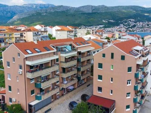 Veluni - Apartment - Free parking, Split