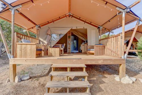 12 Fires Luxury Glamping with Heating #2 in Johnson City, USA