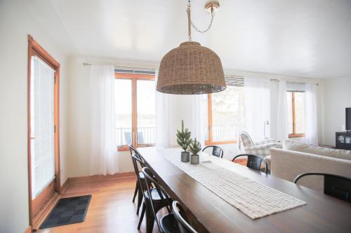 4 br Lakehouse, Fire Pit, King Beds, Bunk room in Lake Orion, USA