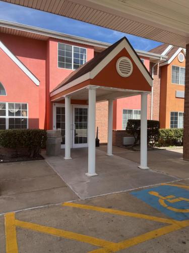 Microtel Inn & Suites by Wyndham Amarillo - 숙소 외관