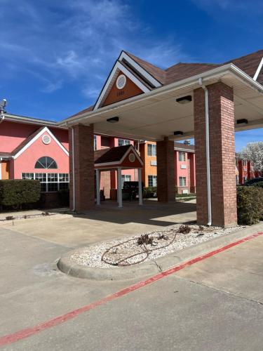Microtel Inn & Suites by Wyndham Amarillo - 숙소 외관
