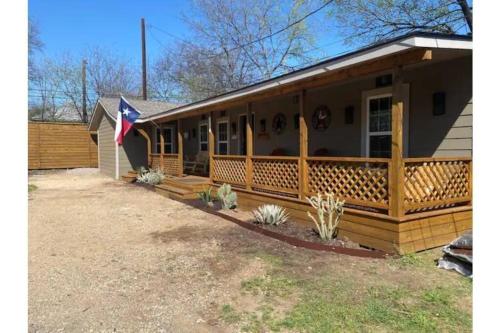 Stockyards-Walk 1 Block to StockYards-Cowboy Cabin