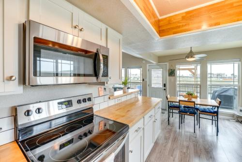 Waterfront Mustang Island Retreat with Dock! - image 12