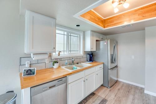 Waterfront Mustang Island Retreat with Dock! - image 10